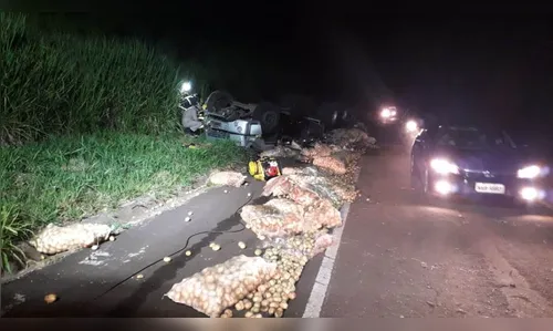 Caminhão capota na PR-445 e motorista morre em acidente