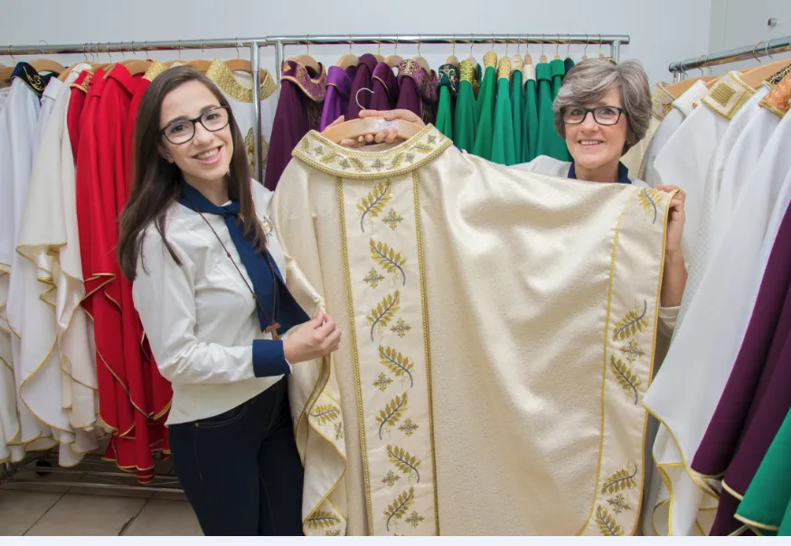 Vestindo a fé: Empresa de Apucarana une devoção com experiência em confecções; assista