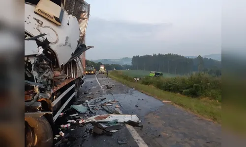 Grave acidente com ônibus causa morte na BR-373