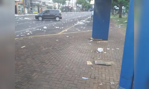 
							Praça de Apucarana amanhece coberta de lixo
						
						