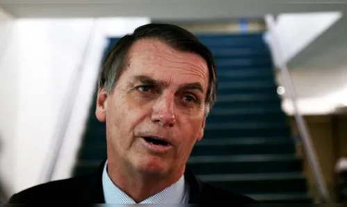 Bolsonaro avalia rever uso de aviões da FAB