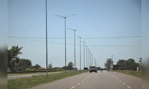 Superpostes de trecho da PR-218 passam a receber luminárias de LED nos próximos dias