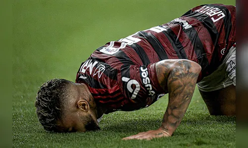 Gabriel anuncia acordo para permanecer no Flamengo