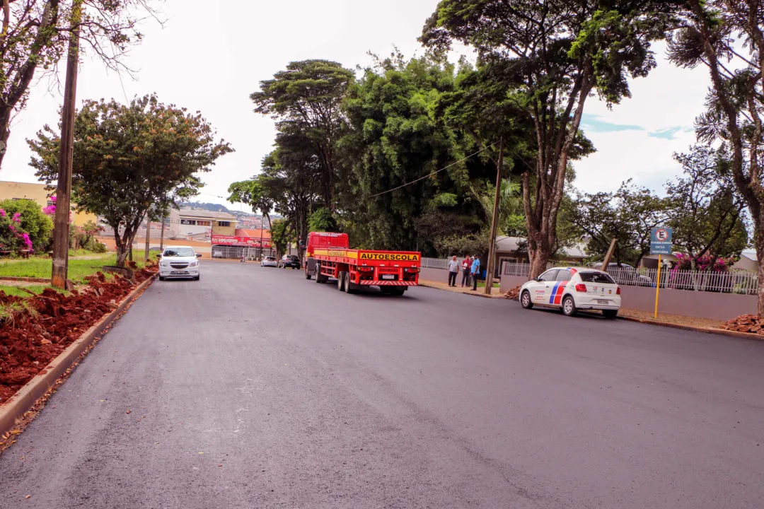 Prefeitura alarga rua e aumenta área de estacionamento na capela mortuária