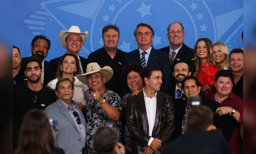 Sertanejos encontram Bolsonaro e chamam meia-entrada de injustiça histórica