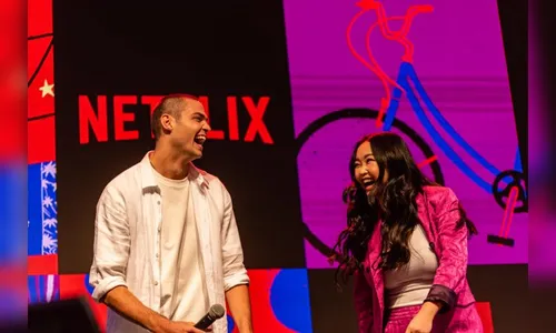 No Brasil, Lana Condor e Noah revelam segredos um do outro