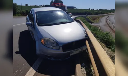 
							Motorista perde controle da direção e bate em defensa metálica na BR-376
						
						