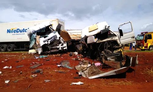 Acidente entre quatro caminhões deixa duas pessoas feridas, entre Marilândia e Mauá da Serra; assista