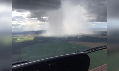 Policiais de MT veem nuvem gigante durante voo de helicóptero 