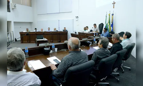 Câmara de Arapongas vota processo de cassação da vereadora Angélica Enfermeira; assista