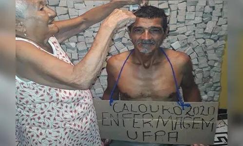 Idoso passa no vestibular e internet comemora