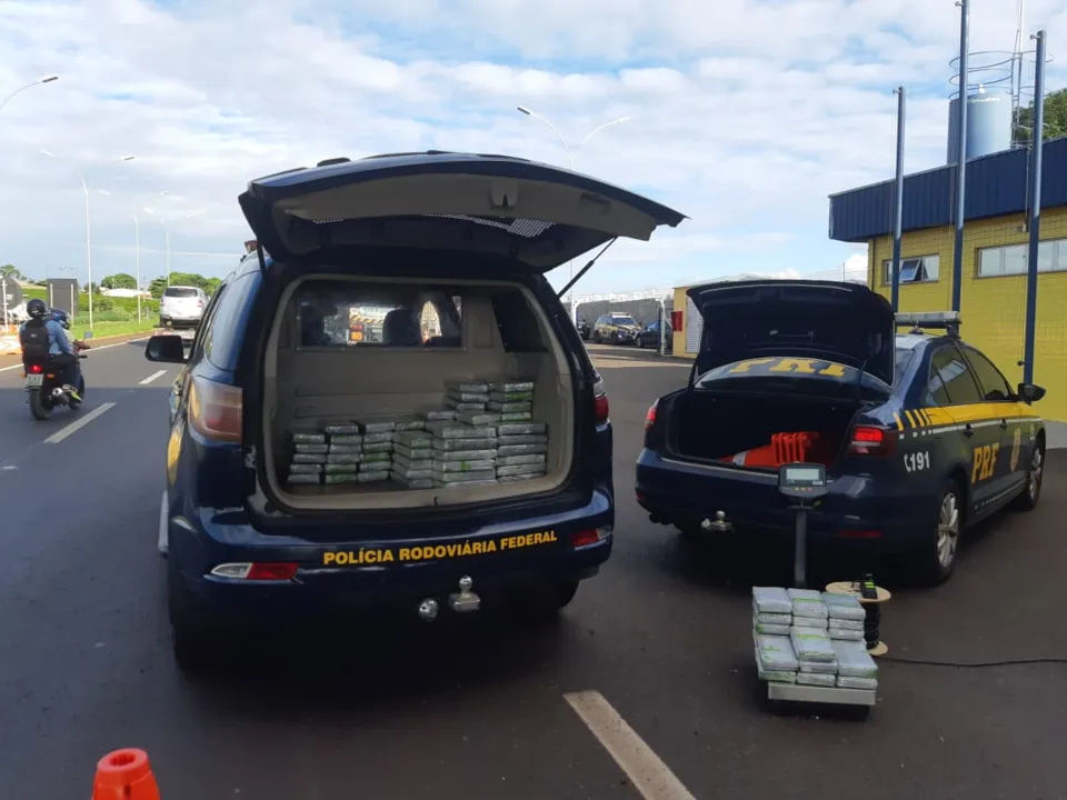 PRF descobre 177 quilos de cocaína escondidos em caminhão no norte do Paraná