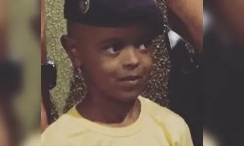 
							Policiais militares aparecem de surpresa em aniversário de criança que sonha em ser PM, em Apucarana
						
						