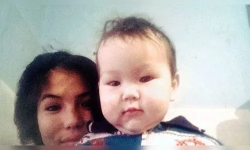 Vô e vó são condenados por queimar neto de 11 meses no forno em casa