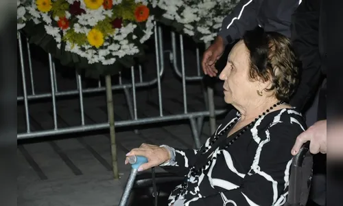 “Nunca vou perdoar Rose Miriam”, desabafa mãe de Gugu Liberato