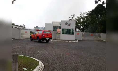 Incêndio atinge gráfica de grupo educacional na região de Curitiba