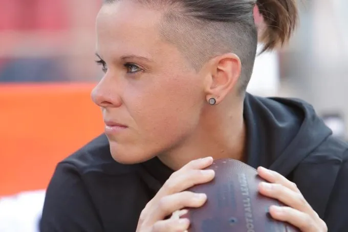 Katie Sowers é a primeira treinadora mulher a chegar ao Super Bowl