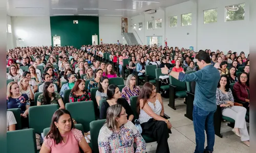 Apucarana promove formação continuada para professores    e servidores da rede municipal de ensino