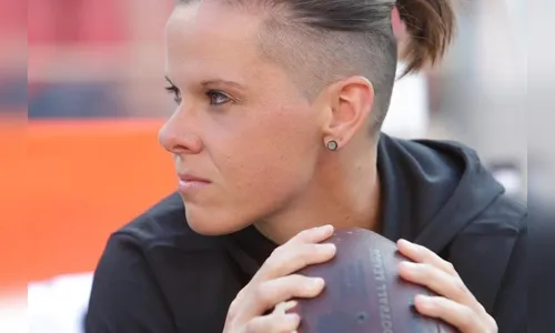 Katie Sowers é a primeira treinadora mulher a chegar ao Super Bowl