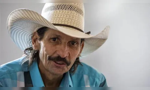 Asa Branca, locutor conhecido como 'lenda dos rodeios', morre aos 57 anos