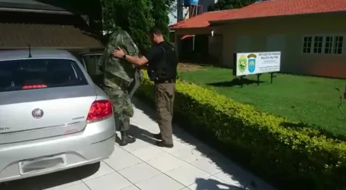 Segundo a PM, o segundo suspeito foi preso no posto da Polícia Ambiental de Toledo — Foto: PM/Divulgação