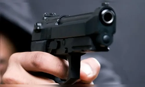 Ladrões invadem casa e rendem família durante a madrugada em Apucarana 