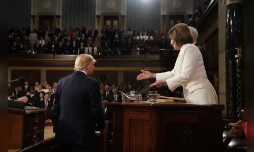 
							Trump esnoba Pelosi, e presidente da Câmara dos EUA rasga discurso
						
						
