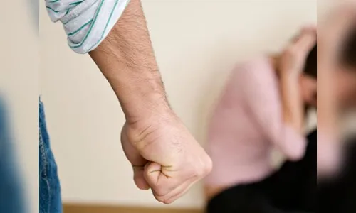 Jovem mata namorada estrangulada, toma veneno e não morre