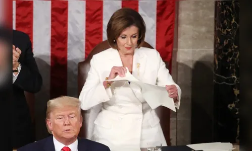 Trump esnoba Pelosi, e presidente da Câmara dos EUA rasga discurso