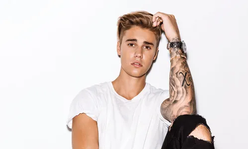 Justin Bieber diz que quase morreu por uso exagerado de drogas