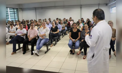 Novo coronavírus é tema de palestra entre profissionais da saúde em Arapongas