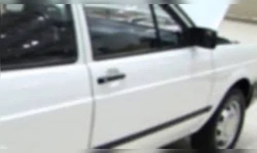 Carro com R$ 2,6 mil em dinheiro dentro é furtado, em Apucarana