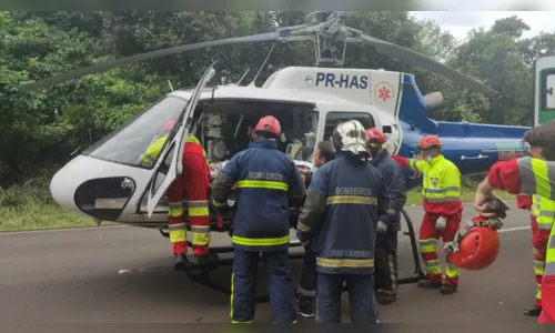 
						
							Acidente entre carros, caminhão e ambulância deixa quatro pessoas e um cachorro feridos
						
						