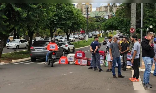 Entregadores de aplicativo protestam contra taxas de entrega, em Londrina 