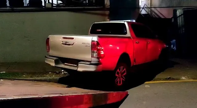 Suspeito de roubar caminhonete é baleado por PM da reserva, bate carro e morre, em Londrina