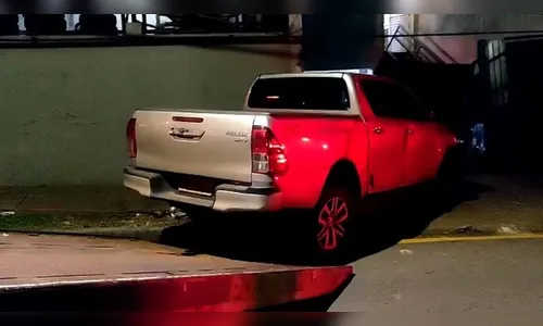 Suspeito de roubar caminhonete é baleado por PM da reserva, bate carro e morre, em Londrina