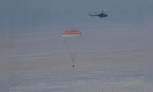 Módulo espacial Soyuz volta à Terra após astronauta americana bater recorde no espaço