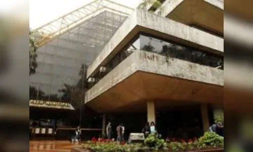 Ex-prefeito de Maringá é multado por inexigibilidade indevida em licitação