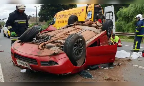 Capotamento deixa três pessoas feridas na BR-376, em Ponta Grossa