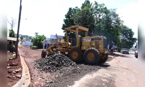 Prefeitura de Ivaiporã executa obra de asfalto na Rua Anhanguera