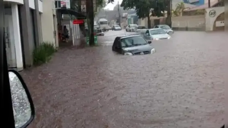 Imagem ilustrativa da notícia CHUVAS, ALEGRIA DOS CANDIDATOS DE OPOSIÇÃO