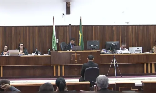 
							Acusado de matar esposa e tentar forjar suicídio é condenado a 22 anos de prisão, em Curitiba
						
						