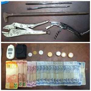 Objetos apreendidos com o suspeito. Foto: Divulgação / PM