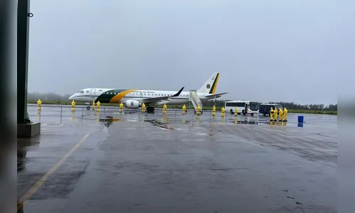 Brasileiros resgatados na China chegam à Base Aérea de Anápolis