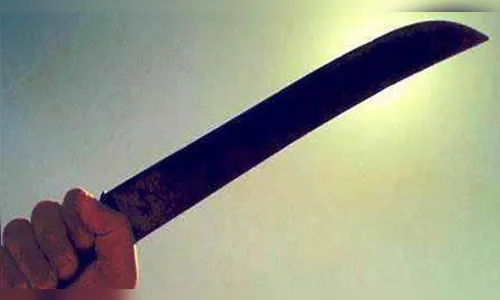 Homem é preso suspeito de agredir e ameaçar mulher com facão, em Apucarana