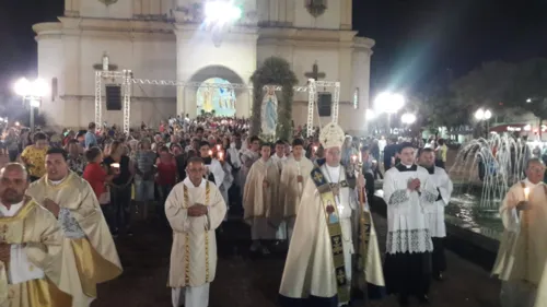 Centenas de fiéis acompanharam a procissão. Foto: Sérgio Rodrigo