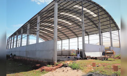 Obras para cobertura das quadras nas escolas João Paulo e Grassano Jr estão 60% concluídas