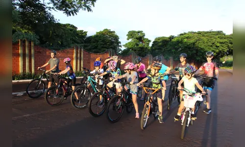 Ciclista que representa Prefeitura de Ivaiporã incentiva mães e filhos pedalar juntos