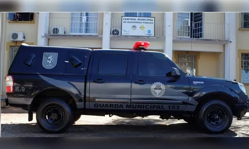 Ladrões roubam farmácia e agridem funcionário no centro de Arapongas