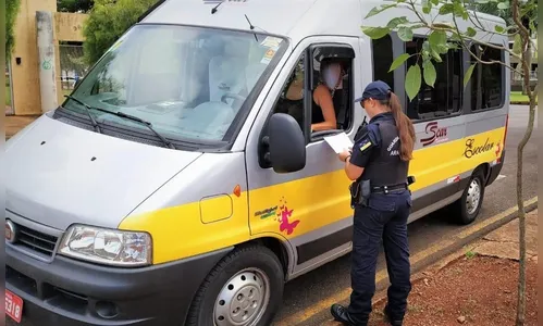 Guarda Municipal fiscaliza veículos de transporte escolar em Arapongas